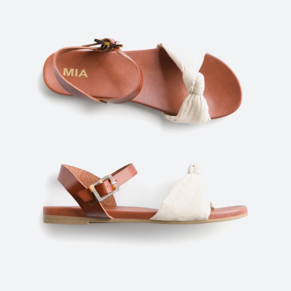 Fabric knot sandal
